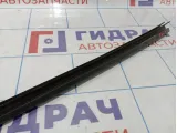 Уплотнитель стекла переднего левого Audi A3 (8V) 8V4837479