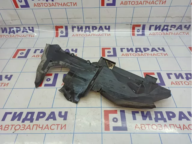 Воздуховод радиатора правый Audi Q7 (4L) 4L0121284