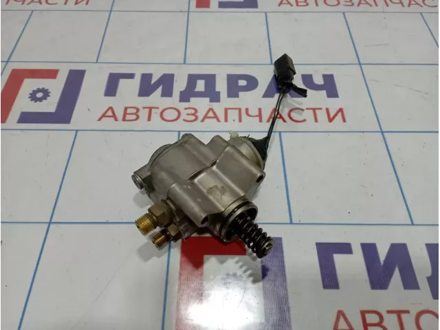 Насос (ТНВД) бензиновый правый Audi Q7 (4L) 079127026C