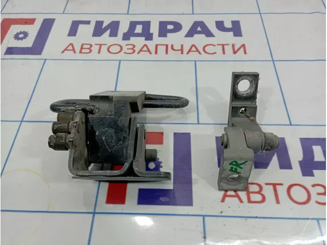 Петли двери передней правой Audi Q7 (4L) 8E0831412E