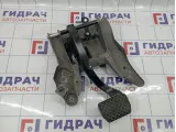 Педаль тормоза Audi Q7 (4L) 7L0723142B