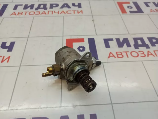 Насос (ТНВД) бензиновый Audi A3 (8P) 03C127026E