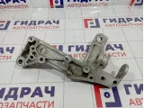 Кронштейн переднего рычага правый Audi A3 (8P) 1K0199296E