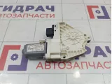 Моторчик стеклоподъемника задний правый Audi Q7 (4L) 4L0959802B