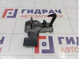 Крючок капота Audi Q7 (4L) 4L0823480