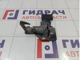 Крючок капота Audi Q7 (4L) 4L0823480