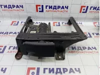 Кронштейн переднего правого сиденья Audi Q7 (4L) 7L0881678G