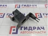 Кронштейн усилителя переднего бампера левый Audi Q7 (4L) 4L0807133A