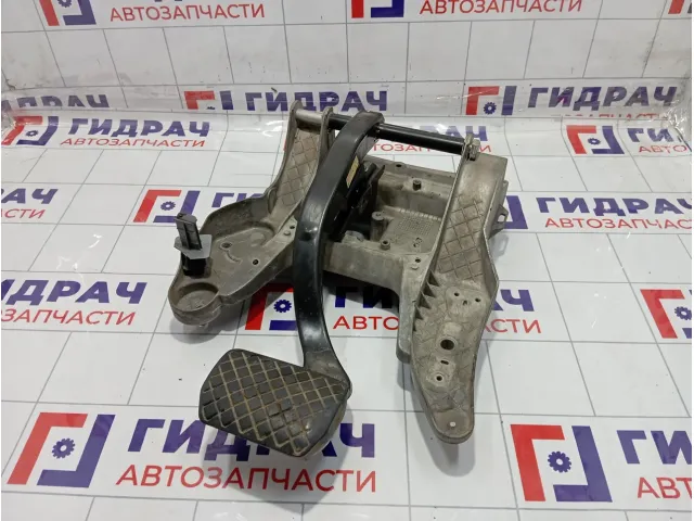 Педаль тормоза Audi Q7 7L0723142D