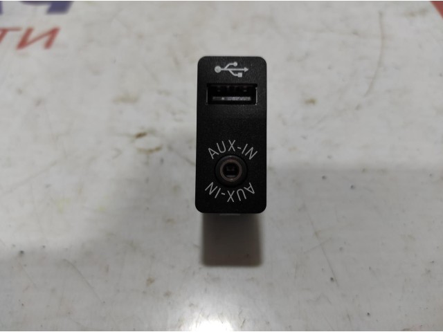 Разъем AUX USB BMW 6 (F13) 84109237653.