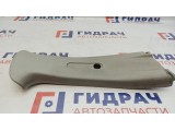 Обшивка стойки средней правой верхняя Chevrolet Aveo 96650311. Царапины.