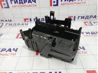 Крепление АКБ (корпус/подставка) Chevrolet Cruze 13354420