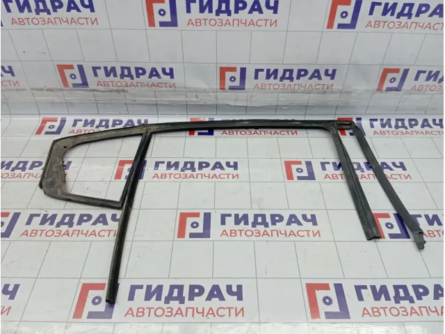 Уплотнитель стекла двери задней левой Chevrolet Cruze 42490956