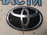 Эмблема в решетку радиатора Toyota Corolla E15 7530112380 Отличное состояние