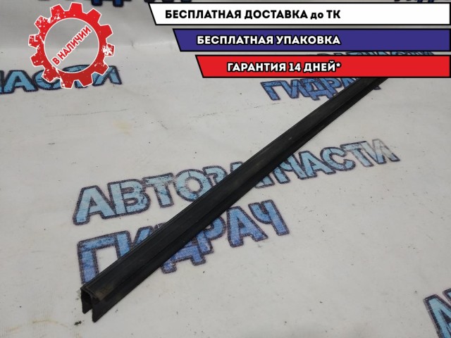 Накладка стекла заднего левого Ford Focus 3 1747505.