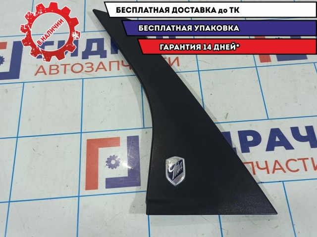 Накладка двери задней левой Ford Focus 2 1680521. Сломано крепление.