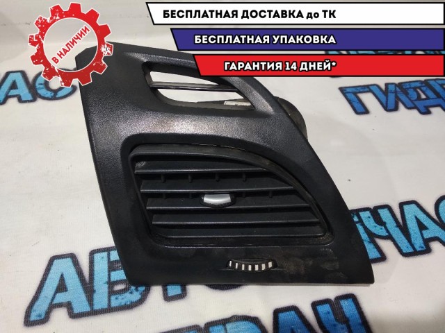 Дефлектор воздушный левый Renault Fluence 687616094R Отличное состояние