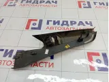 Крышка зеркала внутренняя правая Ford C-MAX 1357647