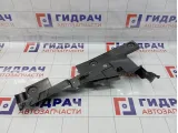 Воздуховод радиатора правый Ford Focus 2 3M5110B738BE
