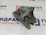 Кронштейн кондиционера Ford Focus 4M5019D624