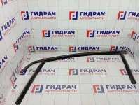 Уплотнитель стекла переднего левого Ford Focus 1785227