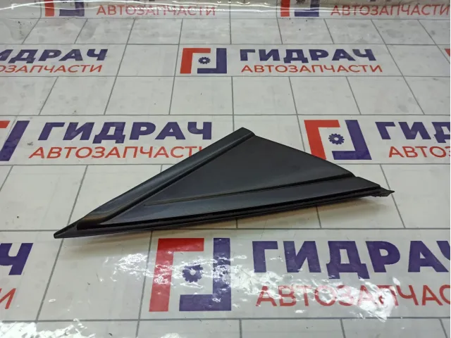 Накладка крыла переднего правого Ford Focus 3 1730621