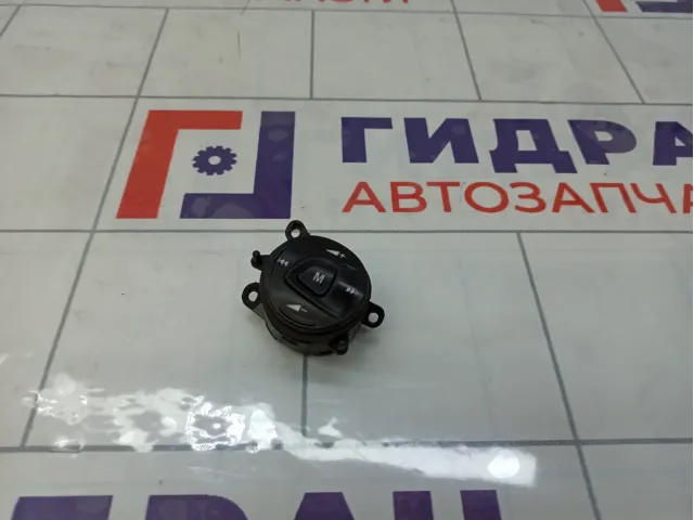 Блок кнопок в рулевое колесо Ford Focus 2097012