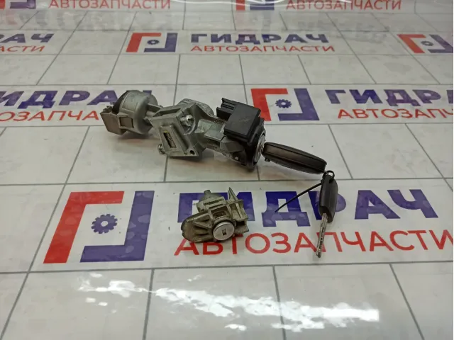 Замок зажигания Ford Focus 3 1681167