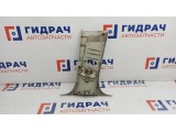 Обшивка стойки левая Ford Focus 2 1366045. Потертости.