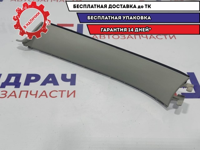 Обшивка стойки задней левая верхняя Ford Focus 2 1498296. Дефект.