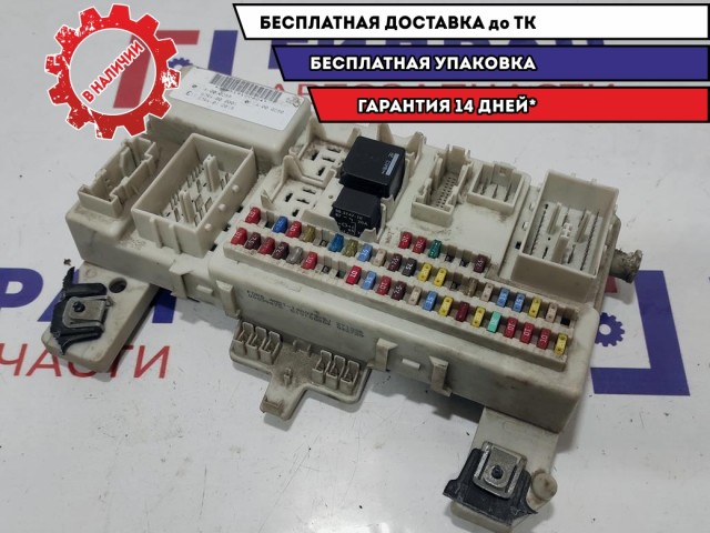 Блок предохранителей Ford Focus 2 2027109. Дефект корпуса.