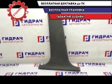 Обшивка стойки средней нижняя левая Ford Focus 2 1337946. Царапины.