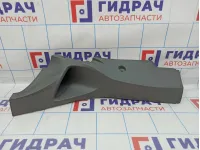 Обшивка стойки задней левой нижняя Ford Focus 2 1507437. Потертость.