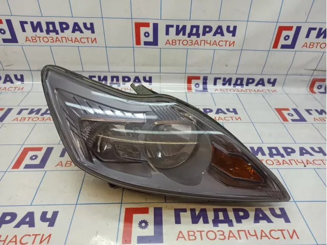 Фара правая Ford Focus 2 1744971