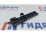 Крышка салонного фильтра Ford Focus 3 1703440. Сломано крепление.