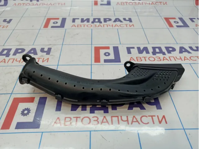 Воздухозаборник (наружный) Ford Focus 3 1745844. Сломано крепление.