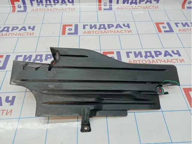 Защита антигравийная левая Ford Focus 3 1702750. Дефект.