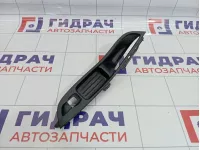 Накладка блока управления стеклоподъемниками правая Ford Focus 3 1733666