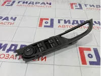 Блок управления стеклоподъемниками Ford Focus 3 2033142