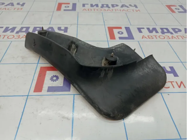 Брызговик задний левый Ford Focus 3 1824111. Дефекты.