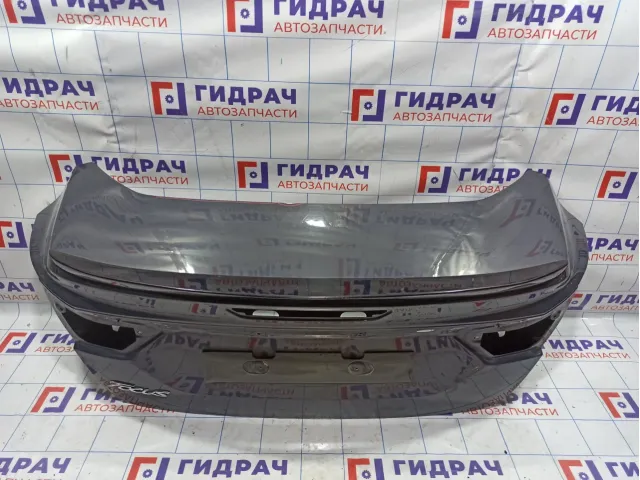 Крышка багажника Ford Focus 3 1796141. Сколы. Красилась.
