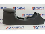Консоль Geely Emgrand EC7 106802273300669. Царапины, сломана ручка открывания подлокотника.