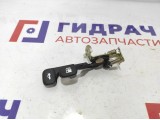 Ручка открывания багажника Hyundai Accent 2 81570-22012. И лючка бензобака.