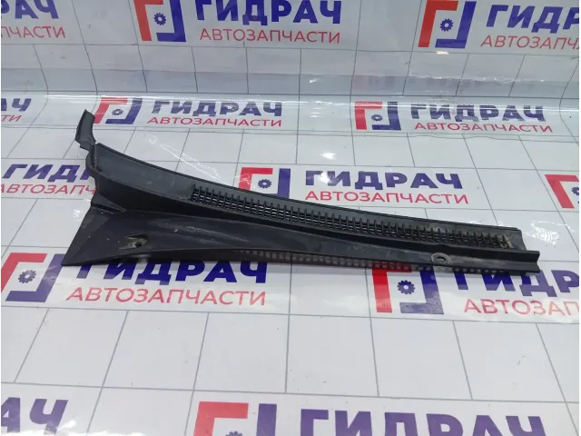 Решетка под лобовое стекло (Жабо) правая Hyundai Accent 8616025000