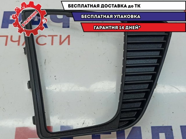 Рамка противотуманной фары правой Hyundai Creta 86564-M0010. Сломаны крепления.