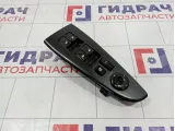 Блок управления стеклоподъемниками Hyundai Elantra (HD) 935702H1107U