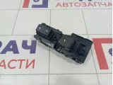 Кнопка стеклоподъемника переднего правого Hyundai Elantra (AD) 93575F20004X