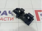 Кнопка стеклоподъемника переднего правого Hyundai Elantra (AD) 93575F20004X