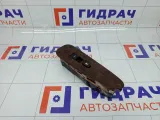 Кнопка стеклоподъемника переднего правого Hyundai Genesis 935753M000A4