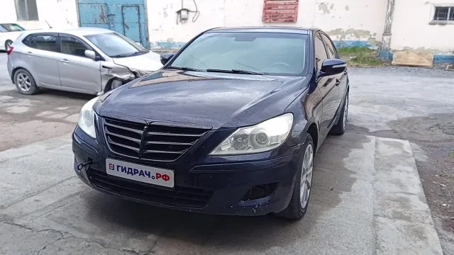 Автомобиль Hyundai Genesis  в разборе